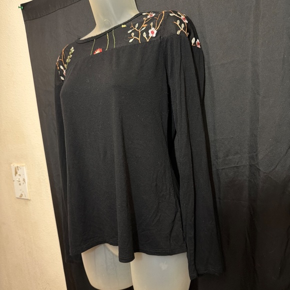 💥NEW ITEM💥 Candie’s Long Sleeves Floral Top - Picture 6 of 6